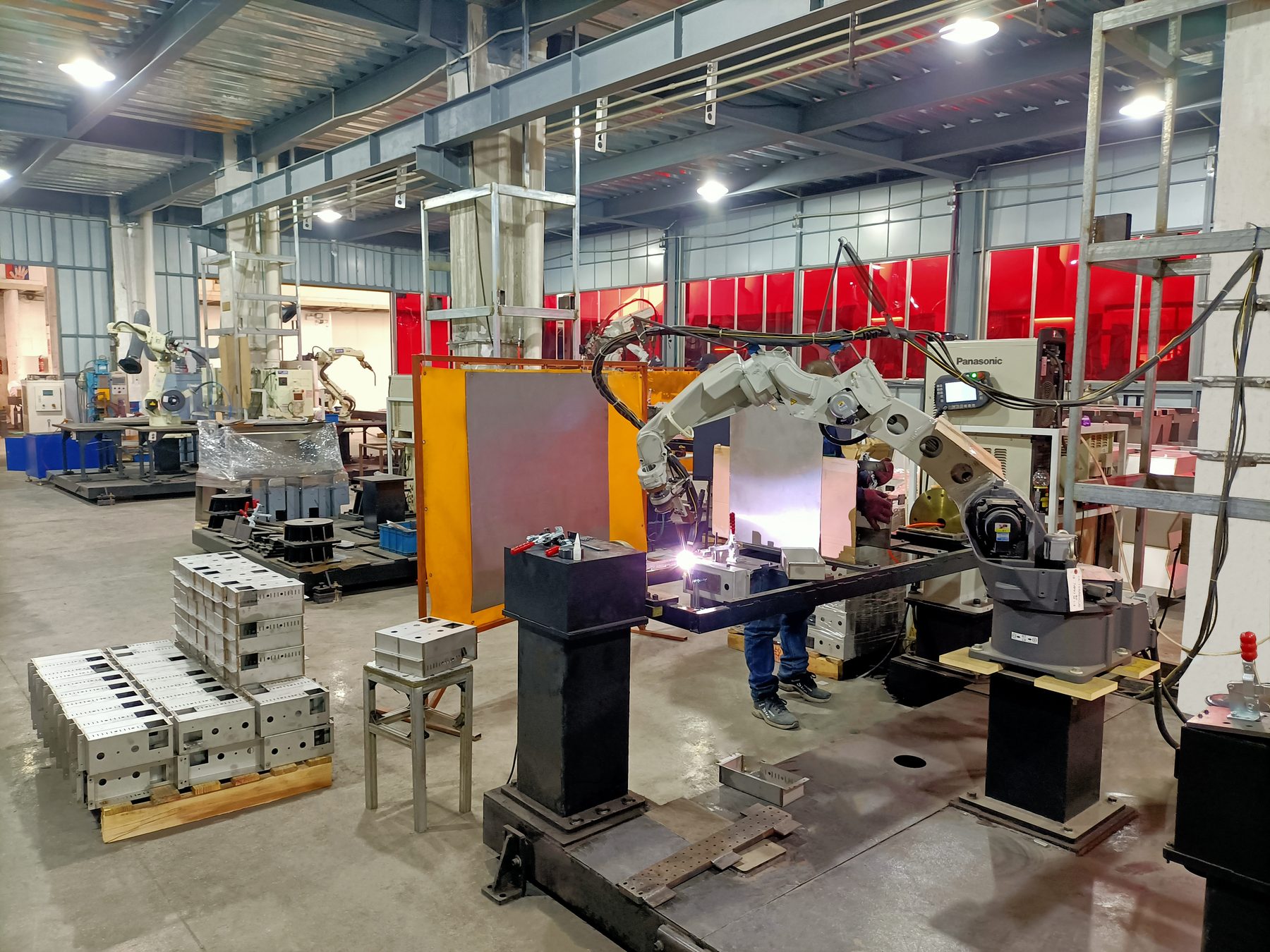 Welding workshop — laser and robot welders